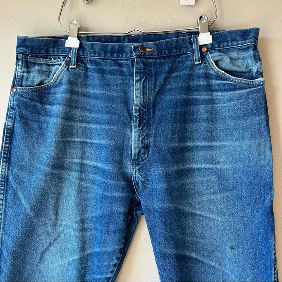 Vintage Wrangler Jeans 42x32 Cowboy Work Ranch Outdoors Mens Farmer Chore Hipste - Picture 3 of 13